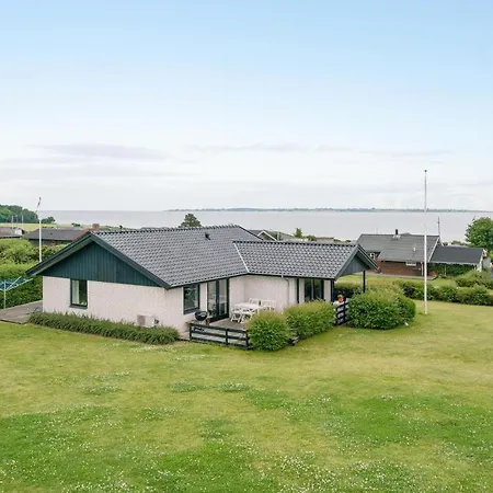 Holiday home Four-bedroom In