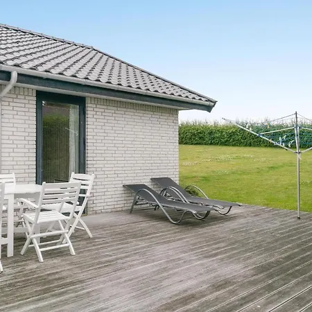 Four-bedroom In Holiday home
