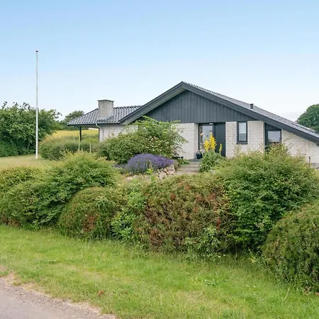Four-bedroom In Holiday home